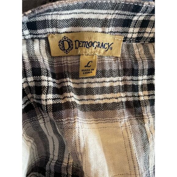 Democracy Size Large Button-up Shirt Black & Cream Collarless - Picture 4 of 6